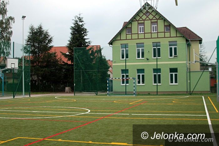 Jelenia Góra: Boisko przy "Piątce" do drobnych poprawek