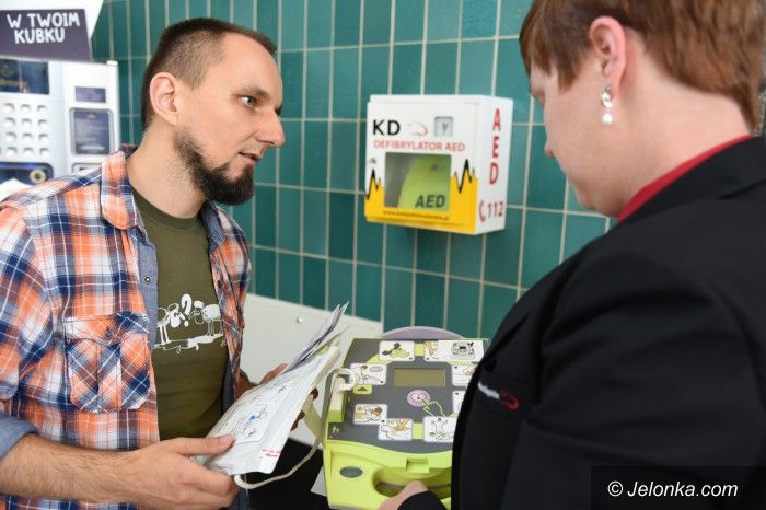 Jelenia Góra: Na dworcu w Jeleniej Górze jest defibrylator