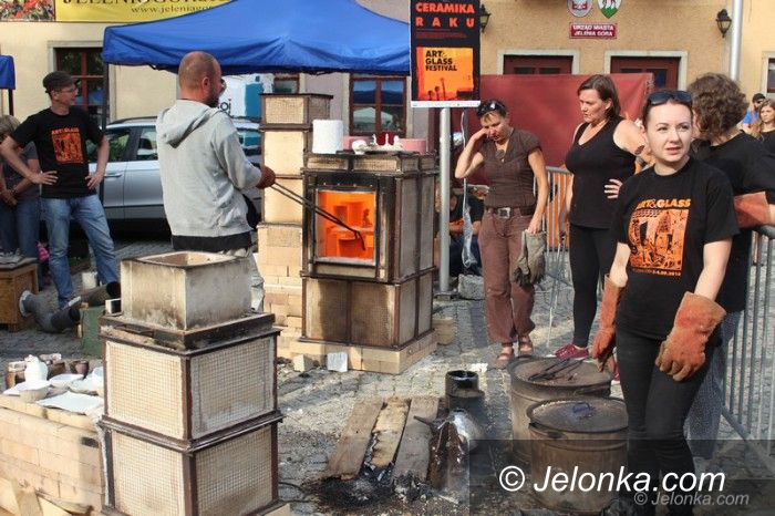 Jelenia Góra: Rzemieślnicy prezentują się na Art&Glass Festiwalu