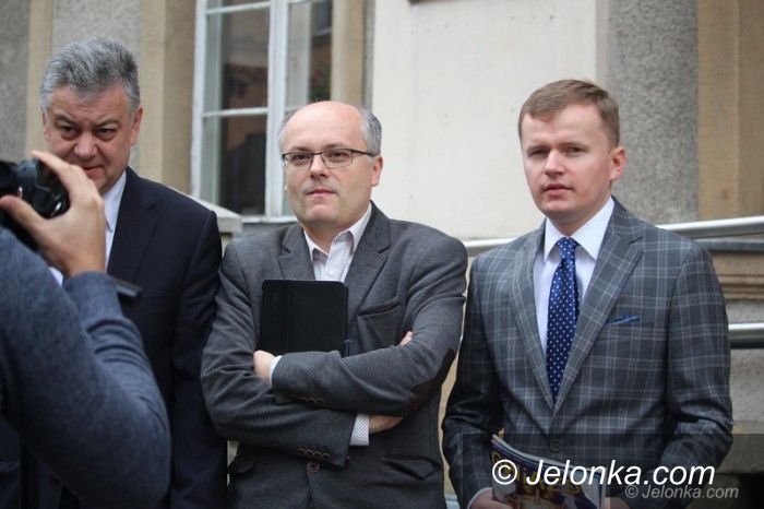 Jelenia Góra: Politycy PiS o zmianach w oświacie i Wodniku