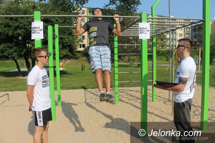 Jelenia Góra: Wycisnęli na drążku ponad 400 podciągnięć