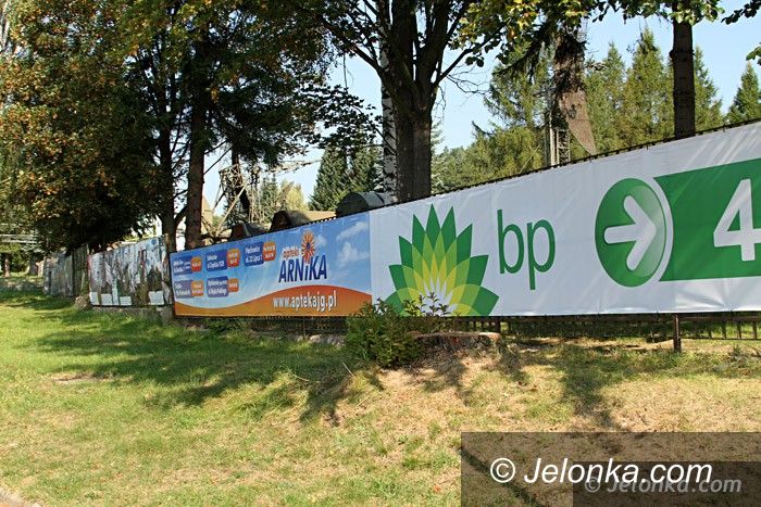 Jelenia Góra: Reklamowe banery bezczeszczą  historię?