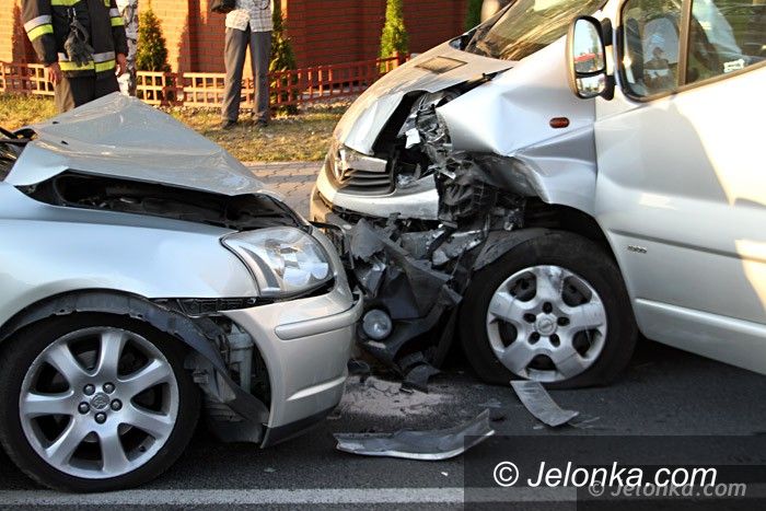 Jelenia Góra: Zderzenie na Kiepury. Jedna osoba trafiła do szpitala
