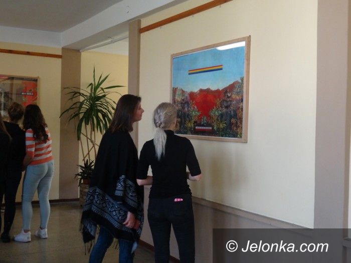 Jelenia Góra: Plakat w szkole – wystawa w ZSOiT