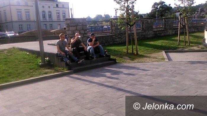 Jelenia Góra: Dwie wersje biesiady na dworcu