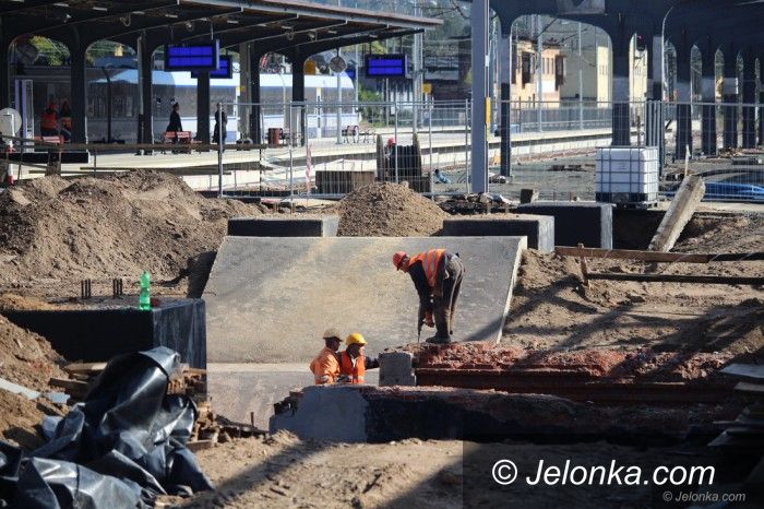 Jelenia Góra: Na dworcu kolejowym praca wre
