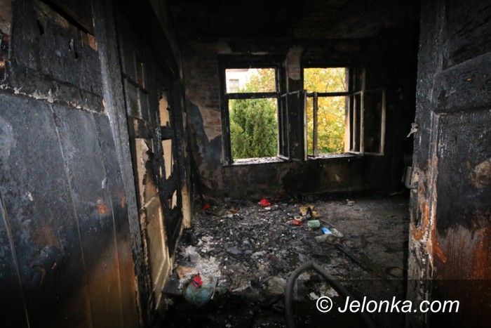 Jelenia Góra: Pożar na Wańkowicza. Cztery osoby poszkodowane (aktualizacja)