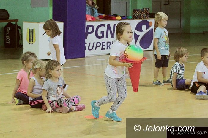 Jelenia Góra: Przedszkolaki z Promyczka w hali przy Złotniczej