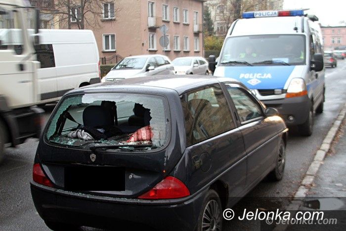 Jelenia Góra: Scania najechała na lancię. Dwie osoby w szpitalu