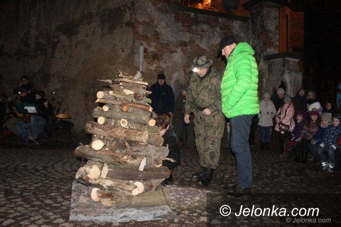 Jelenia Góra: Wieczorne spotkanie przy Ognisku Patriotyzmu