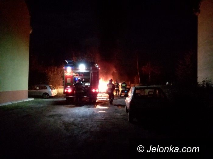 Jelenia Góra: Spłonęła honda przy Wyczółkowskiego
