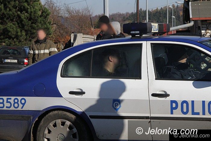 Jelenia Góra: Nie chciał wpuścić komornika. Groził siekierą i wysadzeniem domu