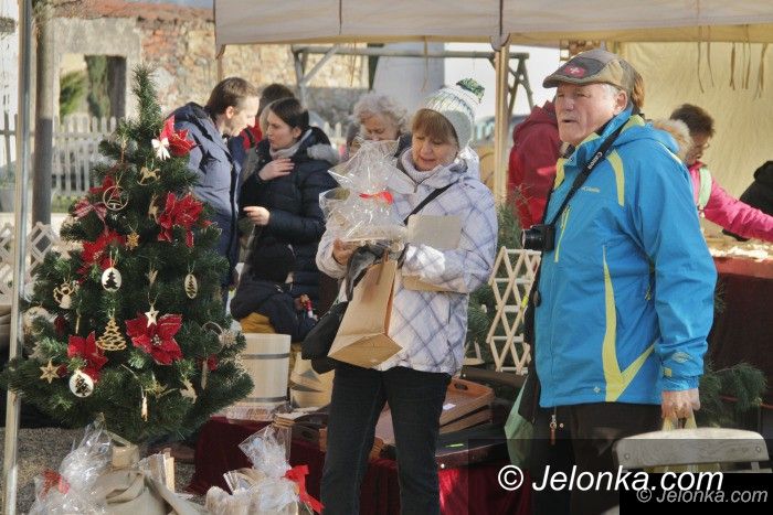 Region: Trwa Kiermasz Adwentowy w Łomnicy (foto]