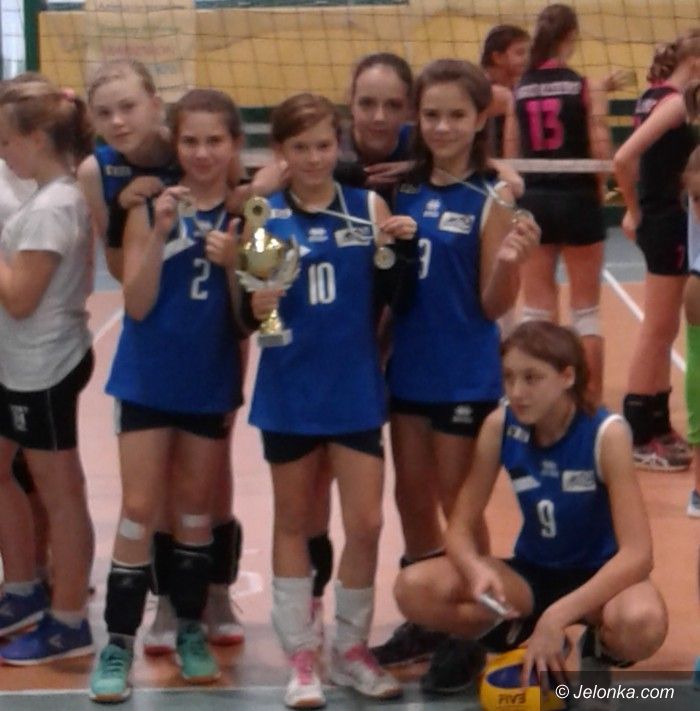 Strzelin: Janowickie siatkarki na podium w Strzelinie