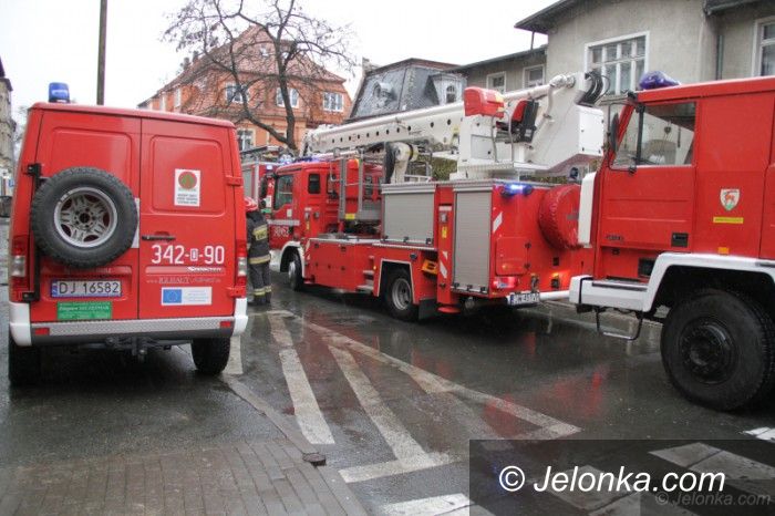 Jelenia Góra: Zadymienie przy Groszowej (aktualizacja)