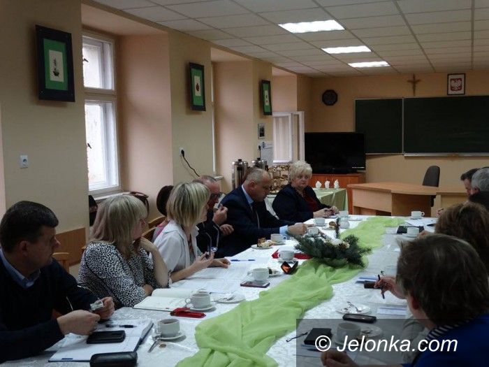 Jelenia Góra: O zmianach w prawie oświatowym w Handlówce