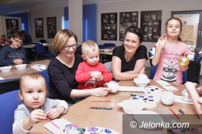 Jelenia Góra: Rodzinne malowanie bombek w muzeum