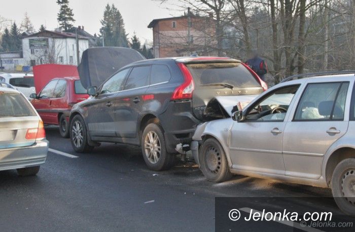Jelenia Góra: Kolizja czterech aut na Wrocławskiej