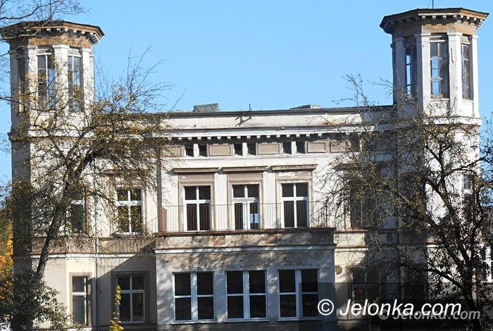 Jelenia Góra: Pałacyk przy Termach czeka na pieniądze