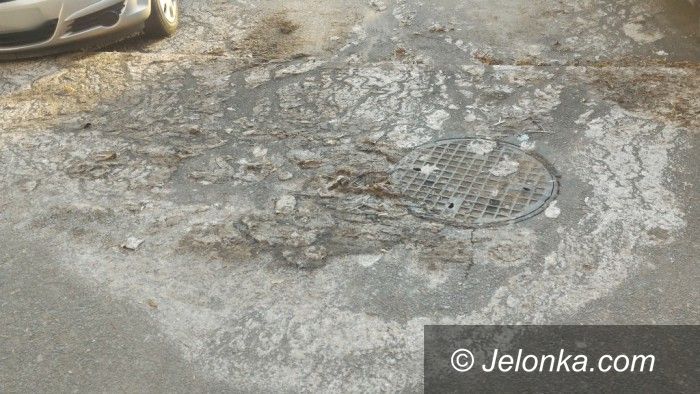 Jelenia Góra: Po "załatwieniu sprawy" nie posprzątali
