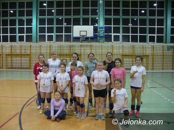 Janowice Wielkie: Zmagania najmłodszych siatkarek