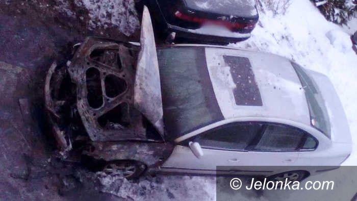Jelenia Góra: W Jeleniej Górze spalił się volkswagen
