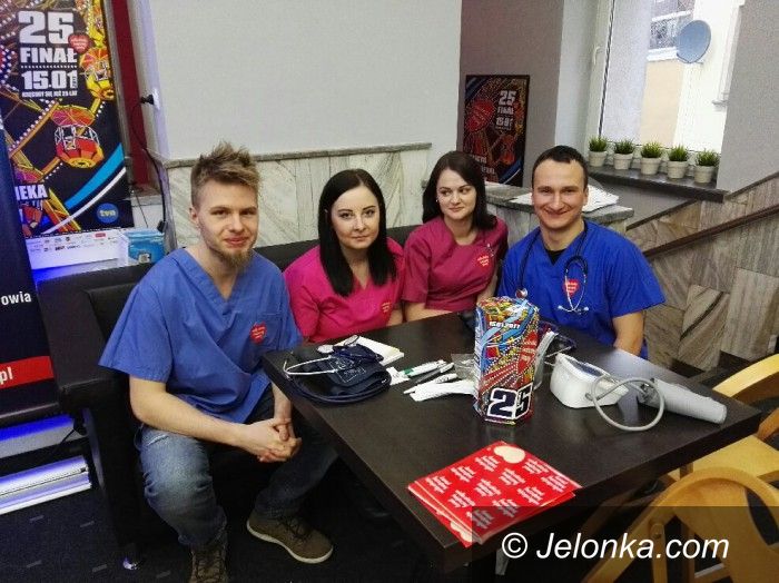 Jelenia Góra: Mierzyli ciśnienie orkiestrze serc