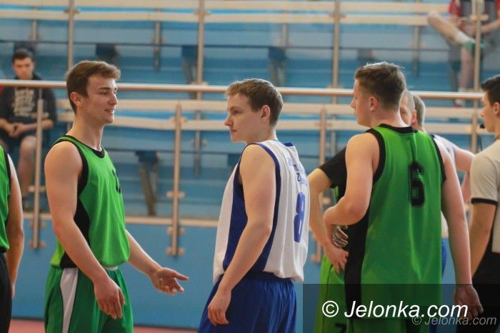 Jelenia Góra: Koszykarze ZSOiT grają dalej