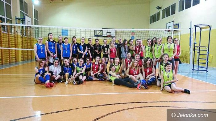 Marciszów: Siatkarki IKS–u wygrywają w Marciszowie