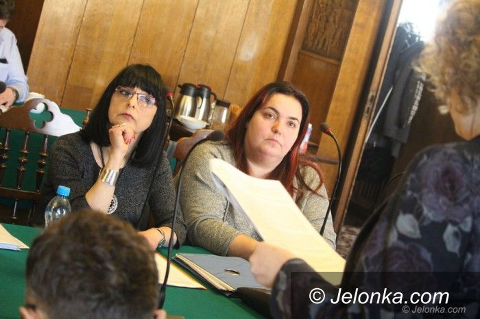 Jelenia Góra: We wtorek sesja oświatowa – będzie ciasno?