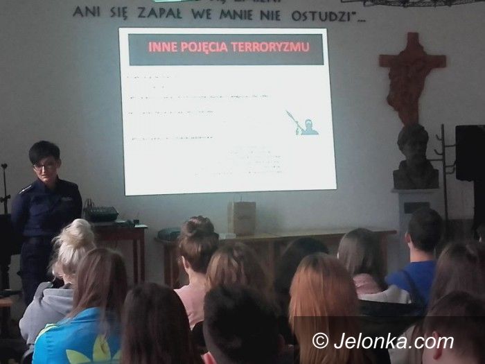 Jelenia Góra: Rozmowy z młodzieżą o terroryzmie