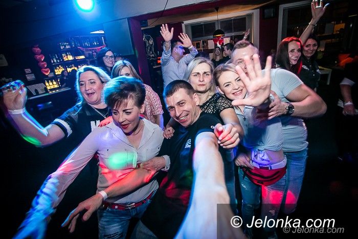 Jelenia Góra: Duet Sachiel wystąpił w Kwadracie