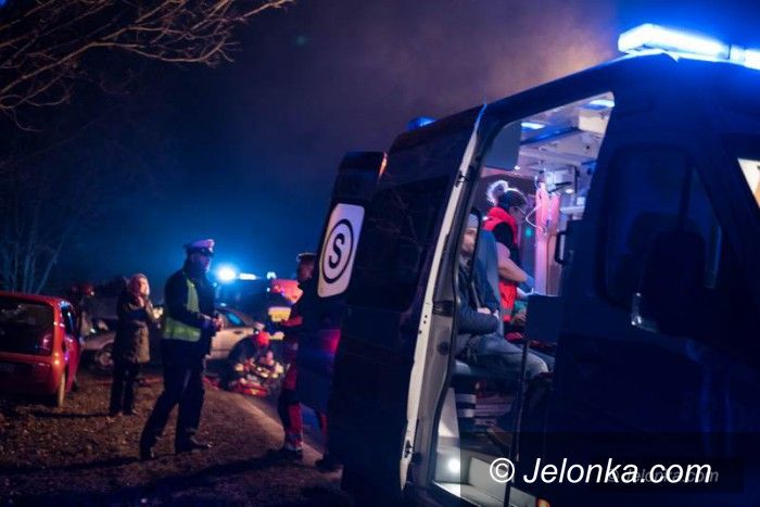 Region: Czołowe zderzenie na "3", dwie osoby w szpitalu