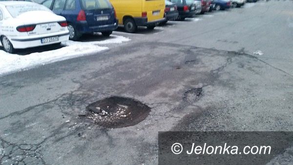 Jelenia Góra: Krater na… środku ulicy