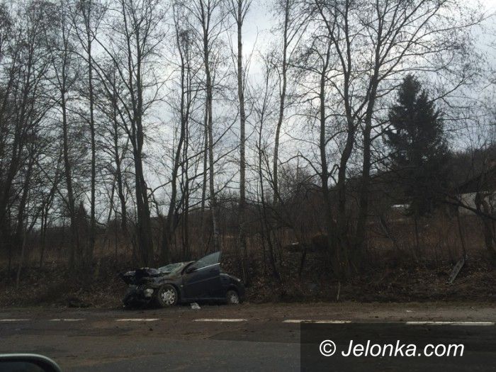 Jelenia Góra: Dachowanie na krajowej 30 – jedna osoba w szpitalu
