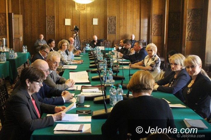 Jelenia Góra: Większość w komisji chce sporu sądowego