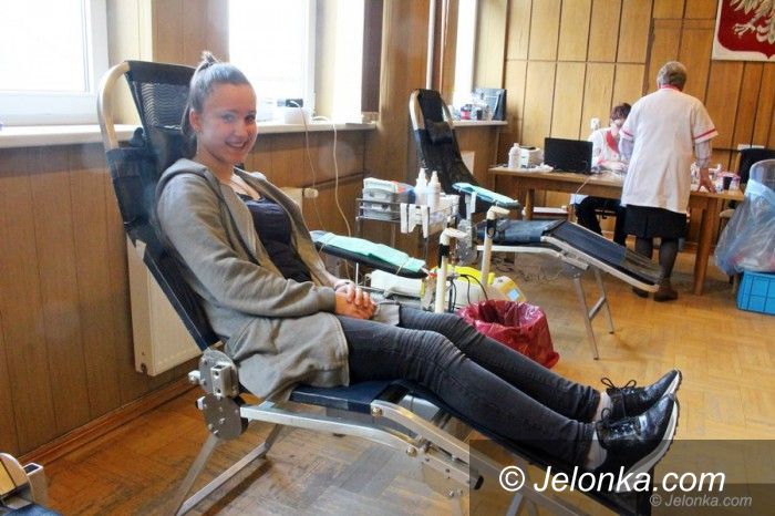 Jelenia Góra: Studenci Uniwersytetu z darem życia