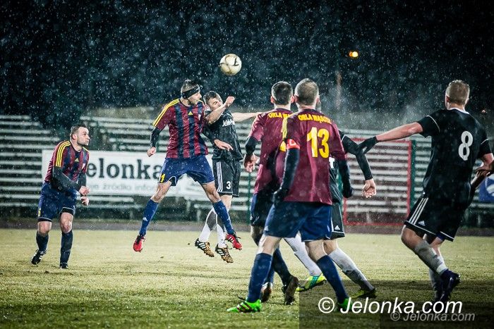 Jelenia Góra: Deszczowa inauguracja rundy wiosennej