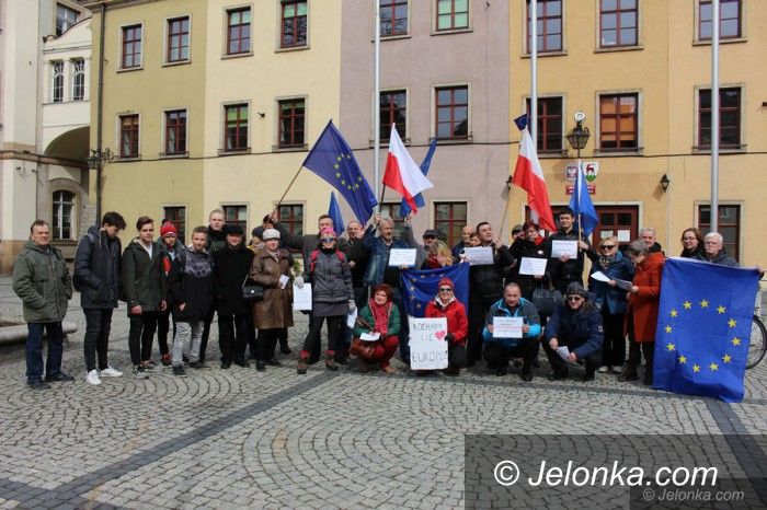 Jelenia Góra: KOD–owcy śpiewali „Odę do radości”