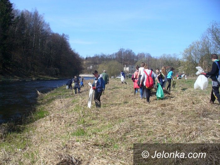 Janowice Wielkie: Młodzież sprzątała rzekę Bóbr
