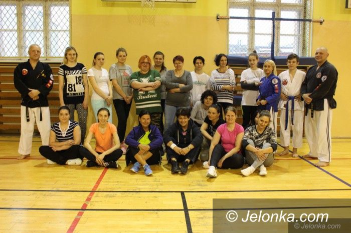 Jelenia Góra: Panie trenują, żeby czuć się bezpieczniej