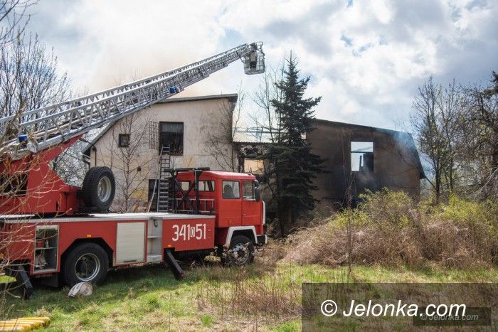 Jelenia Góra: Palił się pustostan w Cieplicach