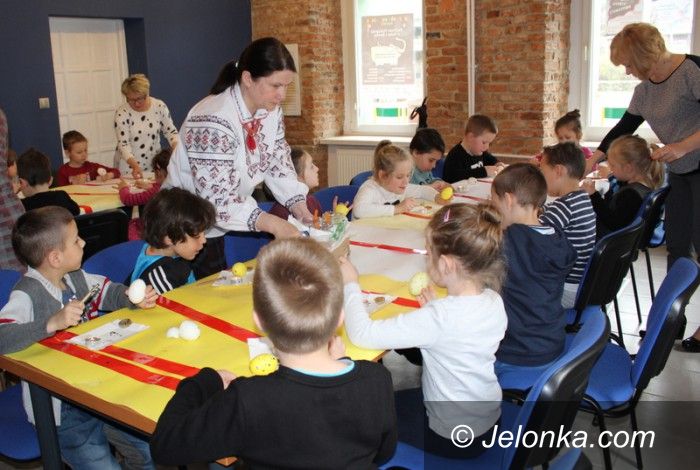 Jelenia Góra: Pisanki „Na gorąco”, czyli dziecięce spotkanie z tradycją