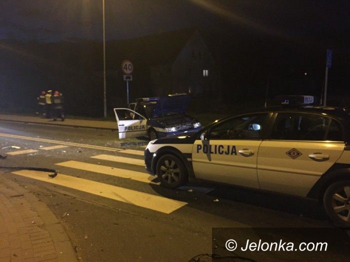 Jelenia Góra: W pościgu ranni policjanci, rozbite radiowozy (aktualizacja) 