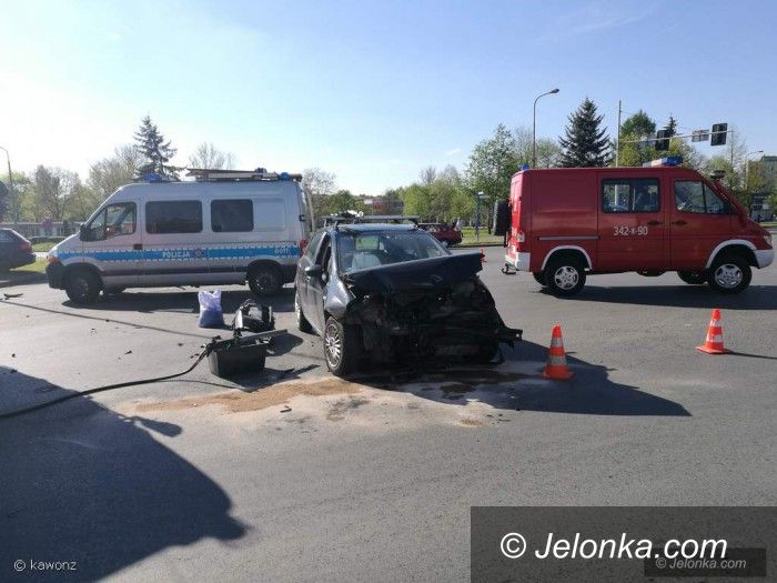 Jelenia Góra: Dwie osoby w szpitalu – zderzenie na skrzyżowaniu