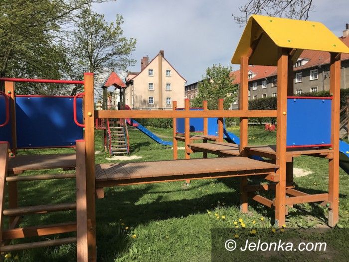 Jelenia Góra: Place zabaw  pod „skrzydłami” MPGK  wypiękniały