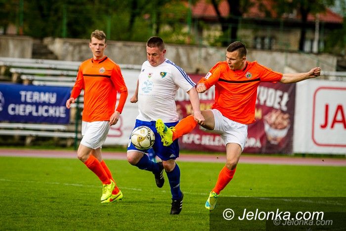 Jelenia Góra: IV liga: Grad goli po burzy