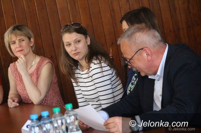 Jelenia Góra: Wybitni uczniowie nagrodzeni