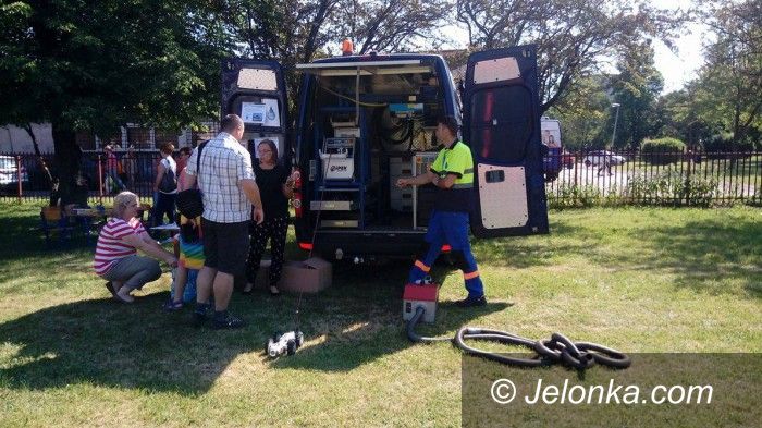 Jelenia Góra: Wodnik z uczniami SP 8