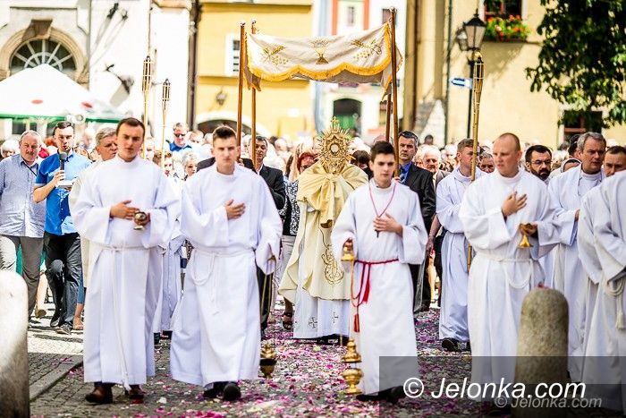 Jelenia Góra: Tradycyjna procesja w Boże Ciało